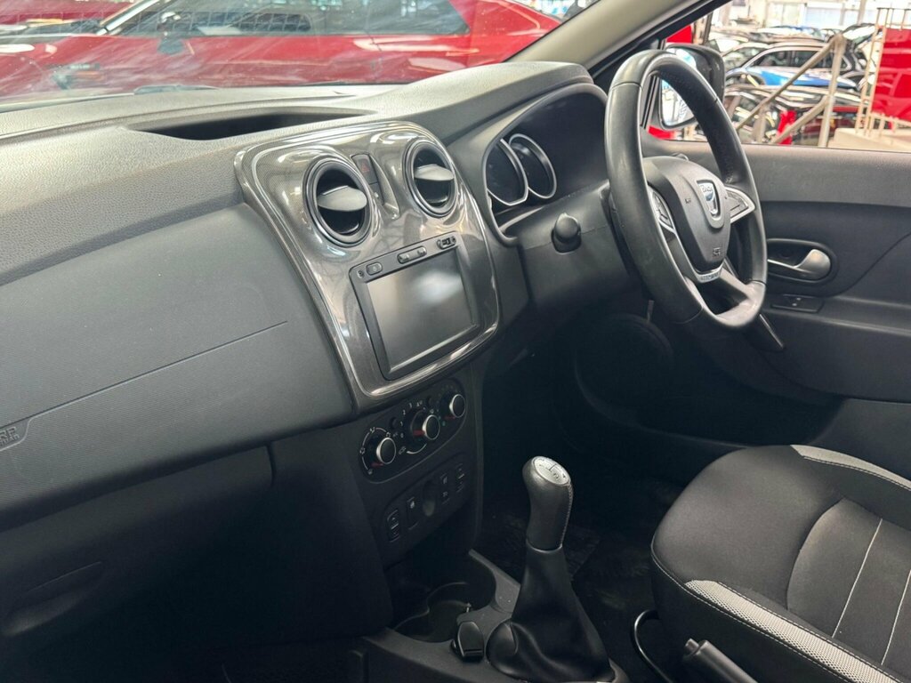 Dacia Sandero Stepway  White #22