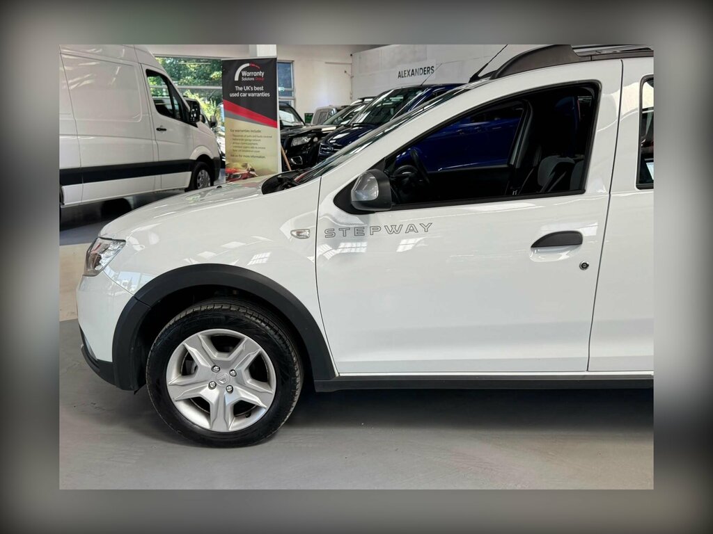 Dacia Sandero Stepway  White #16