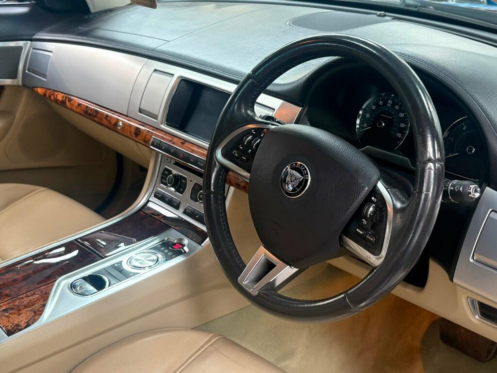 Jaguar XF Portfolio Black #80