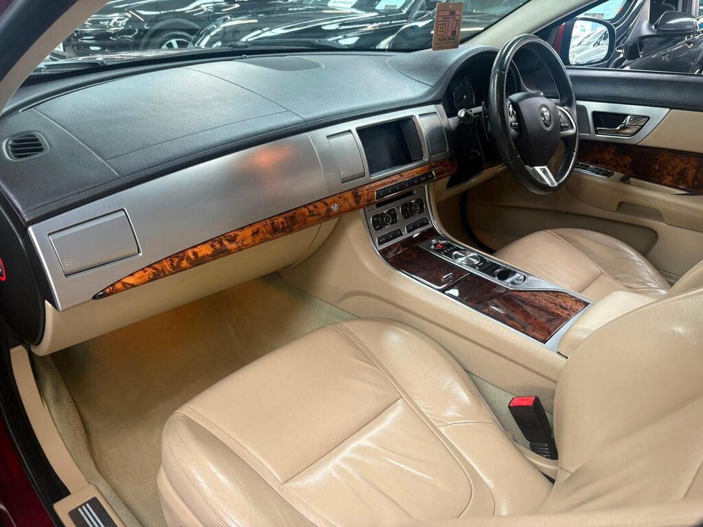 Jaguar XF Portfolio Black #42