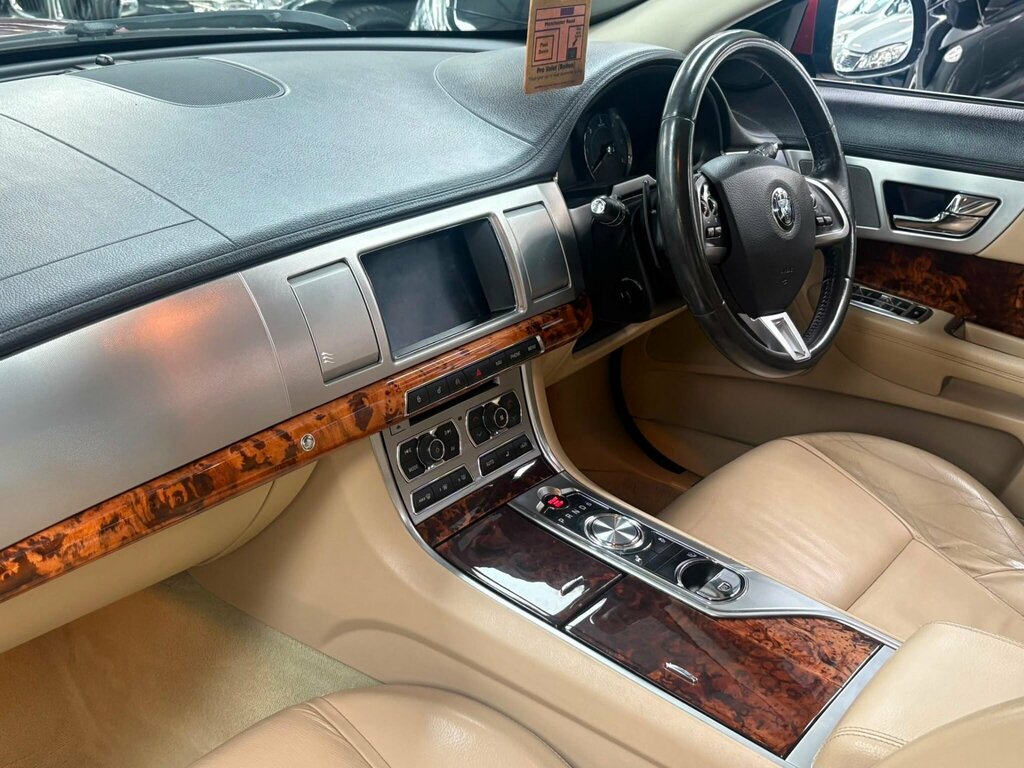 Jaguar XF Portfolio Black #41