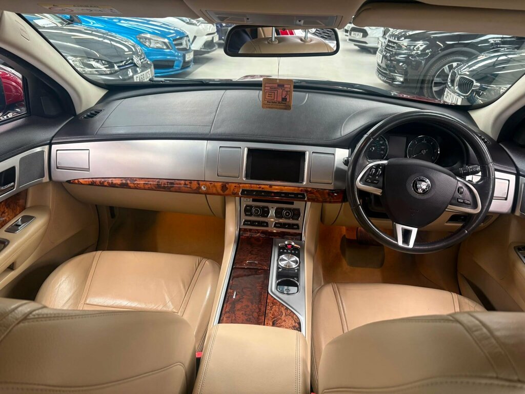 Jaguar XF Portfolio Black #43