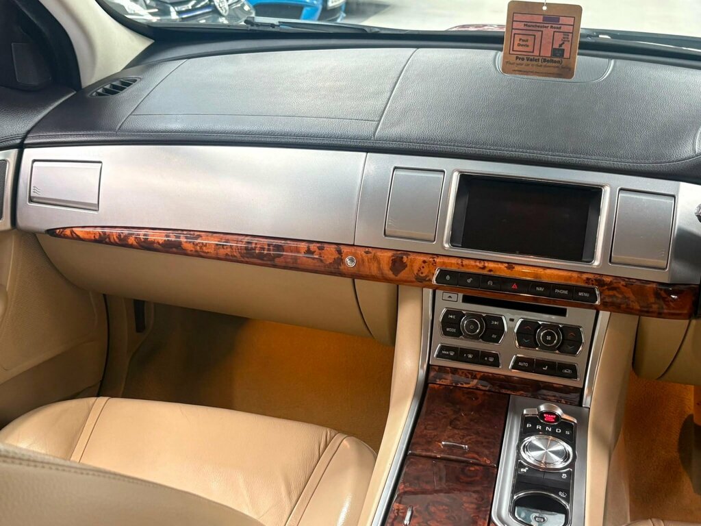 Jaguar XF Portfolio Black #90