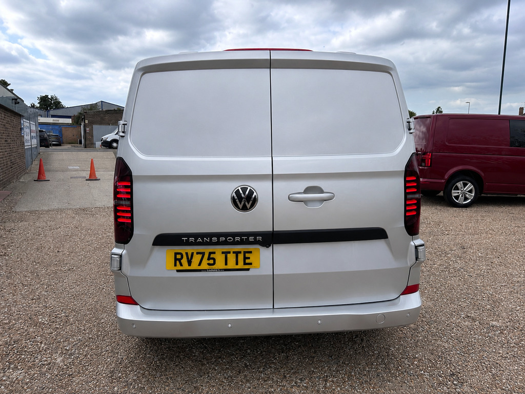 Volkswagen Transporter 2.0 Tdi 150 Commerce Pro Van Lwb 