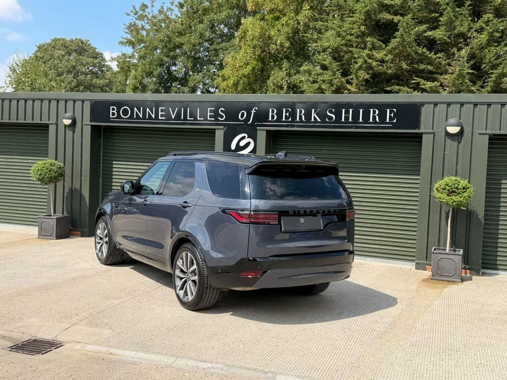 Land Rover Discovery Dynamic Hse Red #3