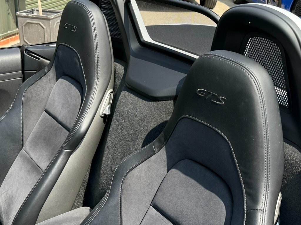 Porsche 718 Boxster 2.0 Pdk White #25