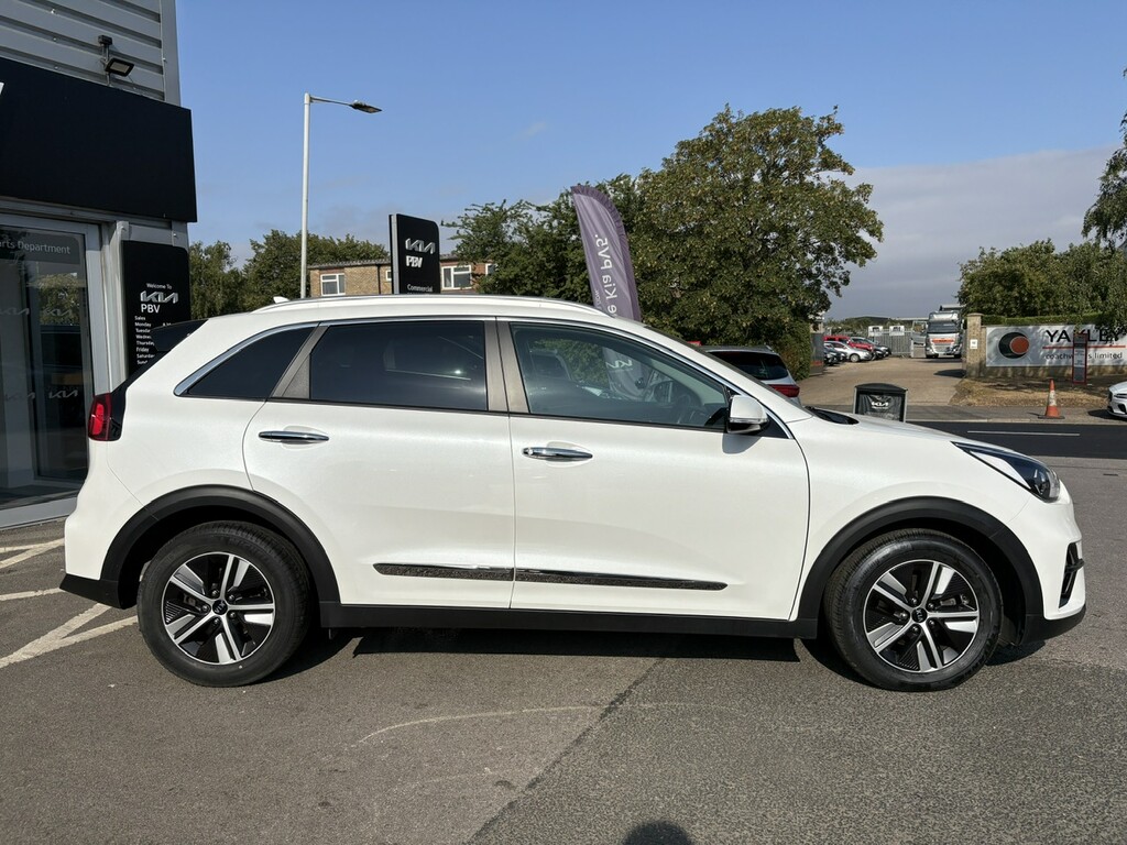 Kia Niro 1.6 Gdi 3 Phev FL20MVJ White #2