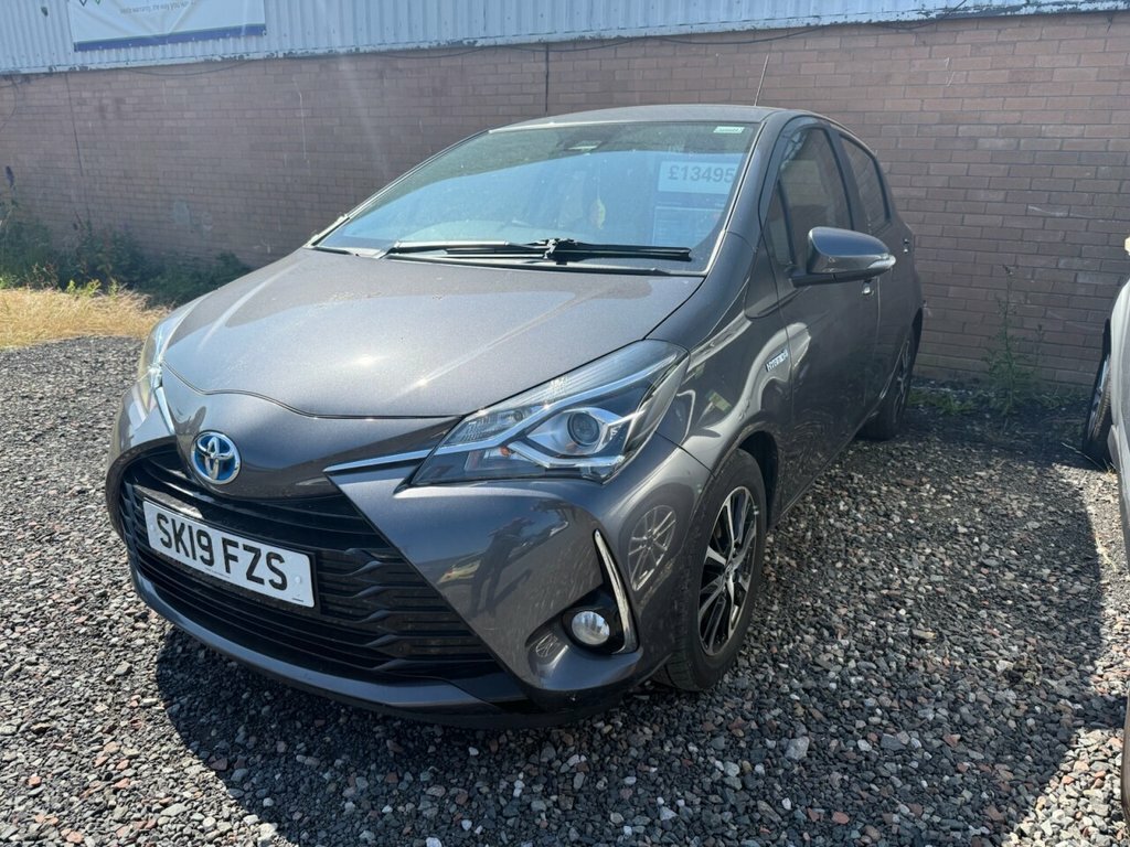 Toyota Yaris 1.5 Vvt-i Icon Euro 6 White #1