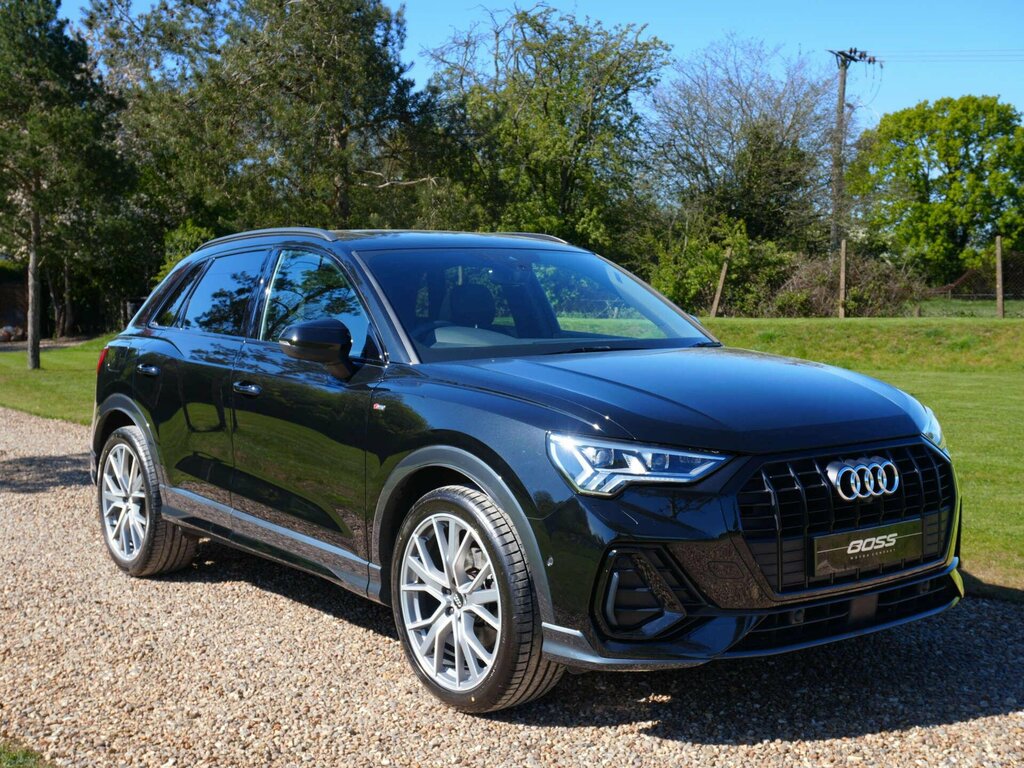 Audi Q3 1.5 Q3 Vorsprung 35 Tfsi RA19DFF Black #2