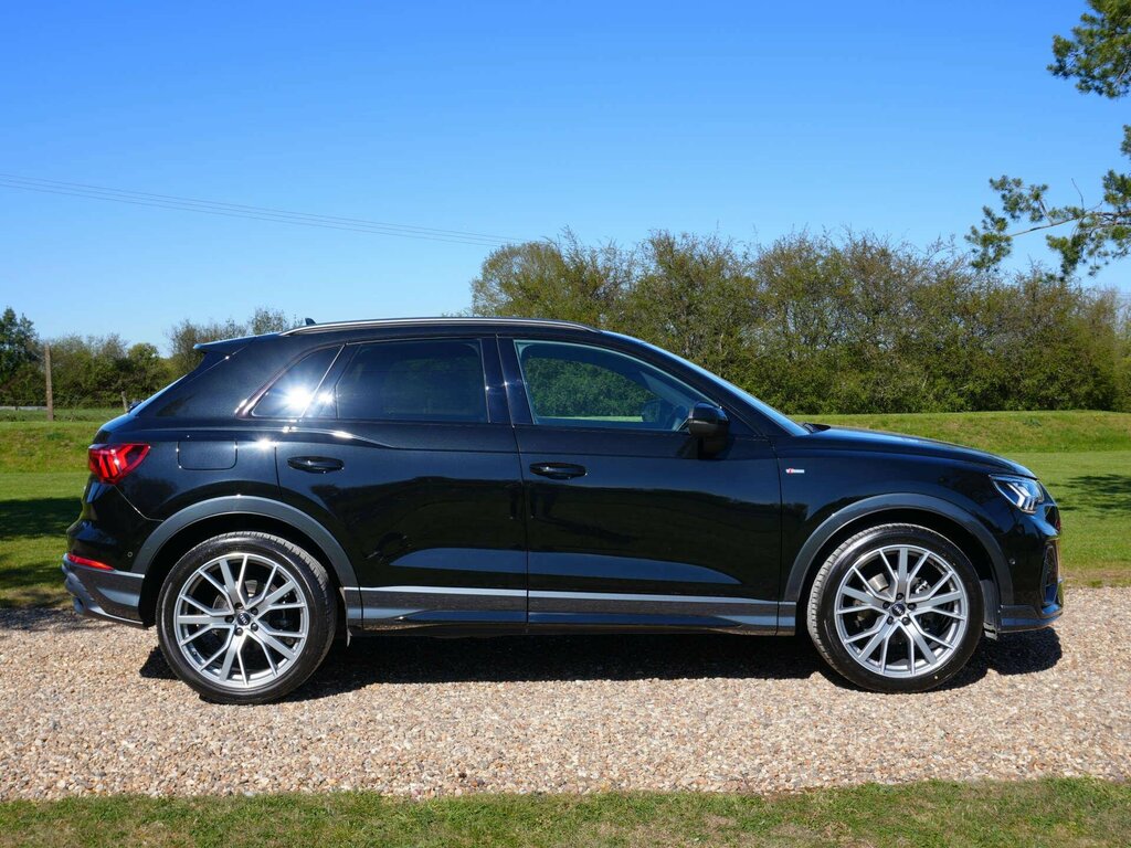 Audi Q3 1.5 Q3 Vorsprung 35 Tfsi RA19DFF Black #3