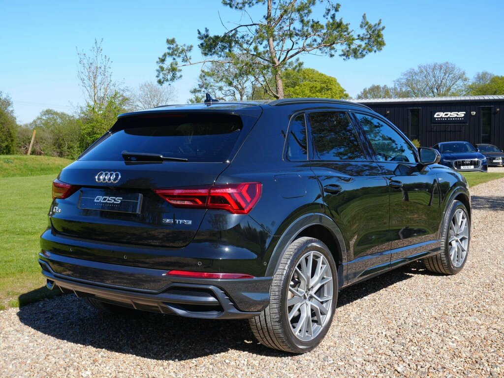 Audi Q3 1.5 Q3 Vorsprung 35 Tfsi RA19DFF Black #4