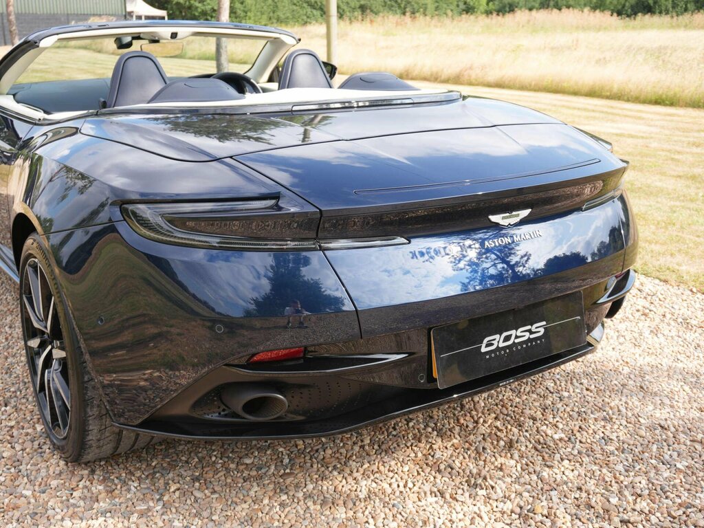 Aston Martin DB11 V8 Touchtronic Silver #7