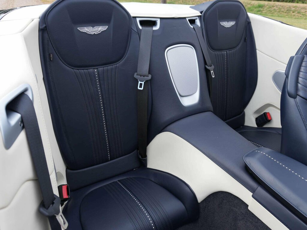 Aston Martin DB11 V8 Touchtronic Silver #14