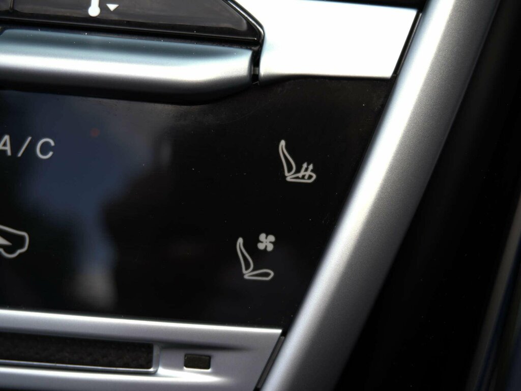 Aston Martin DB11 V8 Touchtronic Silver #22