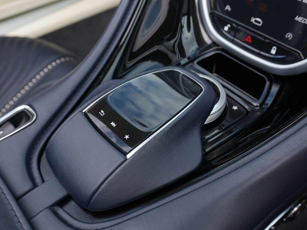 Aston Martin DB11 V8 Touchtronic Silver #32