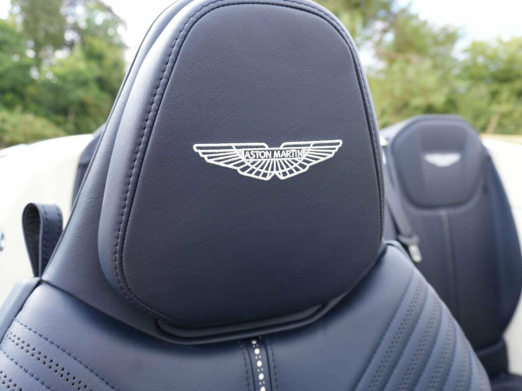 Aston Martin DB11 V8 Touchtronic Silver #17