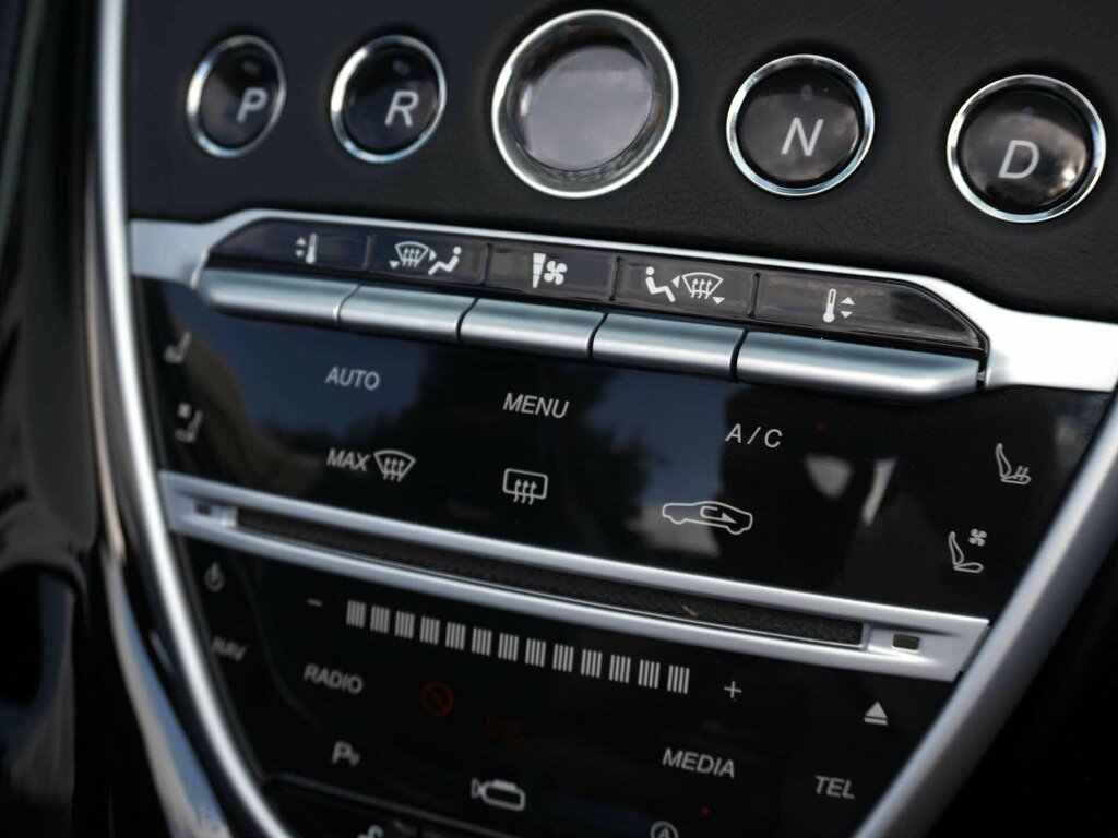 Aston Martin DB11 V8 Touchtronic Silver #21
