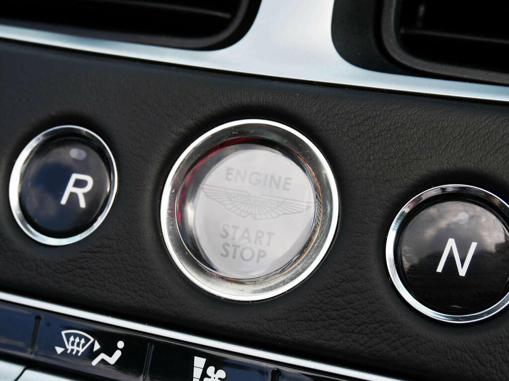 Aston Martin DB11 V8 Touchtronic Silver #23