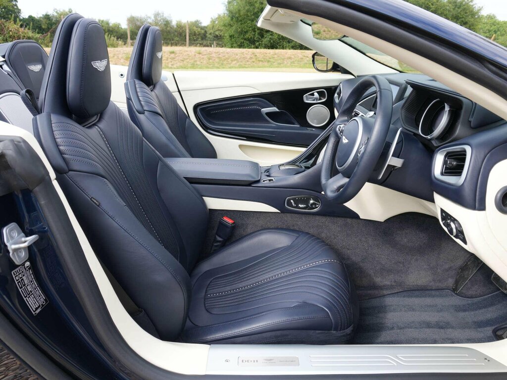 Aston Martin DB11 V8 Touchtronic Silver #12