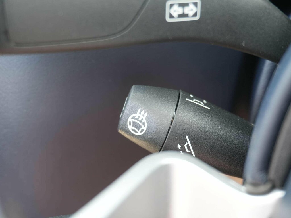 Aston Martin DB11 V8 Touchtronic Silver #30