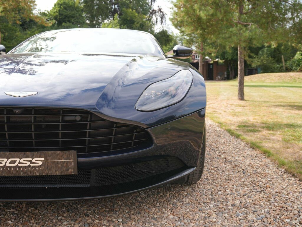 Aston Martin DB11 V8 Touchtronic Silver #9