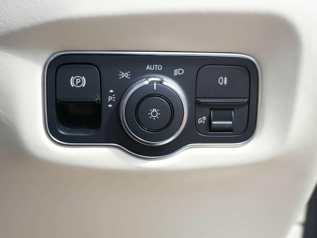 Aston Martin DB11 V8 Touchtronic Silver #26