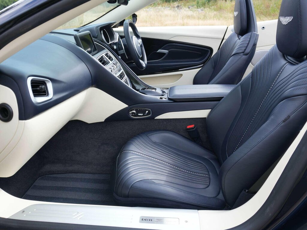 Aston Martin DB11 V8 Touchtronic Silver #16