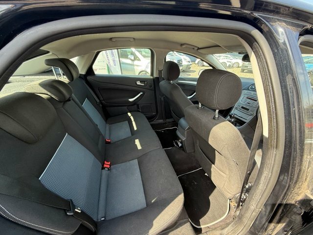 Ford Mondeo Hatchback Black #16