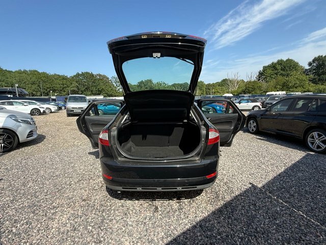 Ford Mondeo Hatchback Black #10