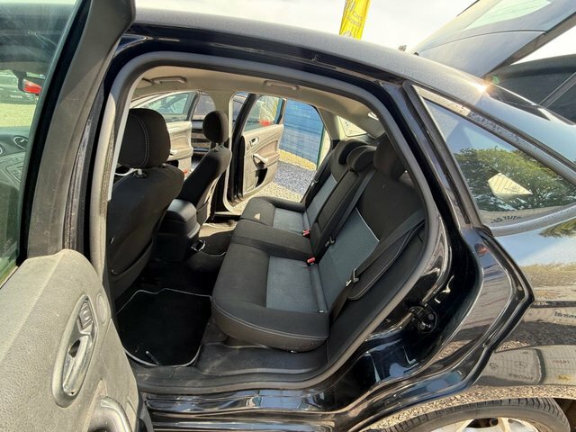 Ford Mondeo Hatchback Black #11