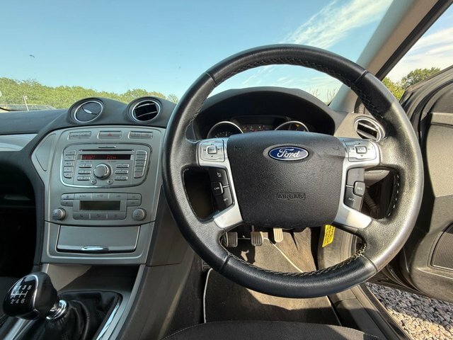 Ford Mondeo Hatchback Black #17