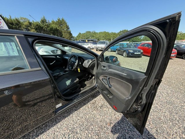 Ford Mondeo Hatchback Black #13