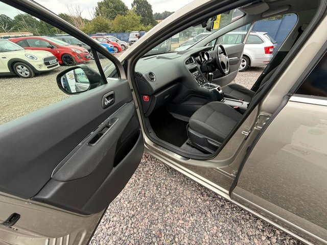 Peugeot 5008 Active Black #17