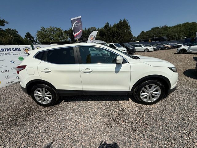 Nissan Qashqai 1.2 Dig-t Acenta Premium Suv 2Wd White #3