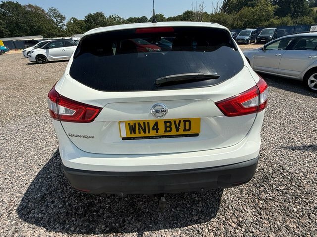 Nissan Qashqai 1.2 Dig-t Acenta Premium Suv 2Wd White #6