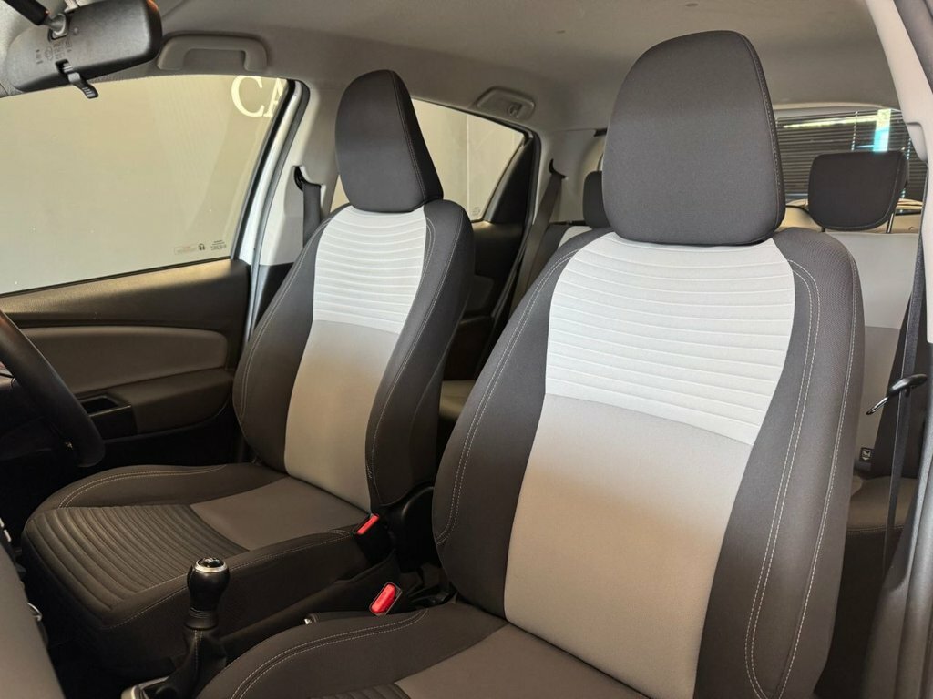 Toyota Yaris 1L Icon White #5