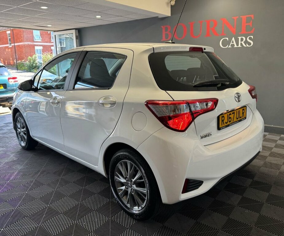 Toyota Yaris 1L Icon White #3
