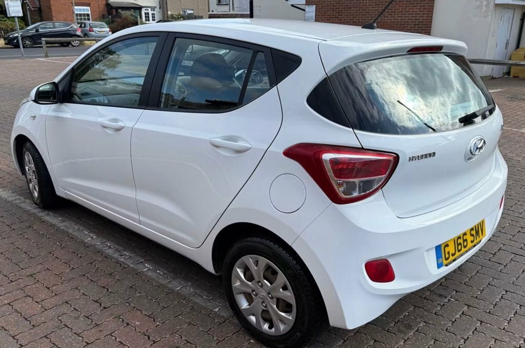 Hyundai I10 1L Se White #2