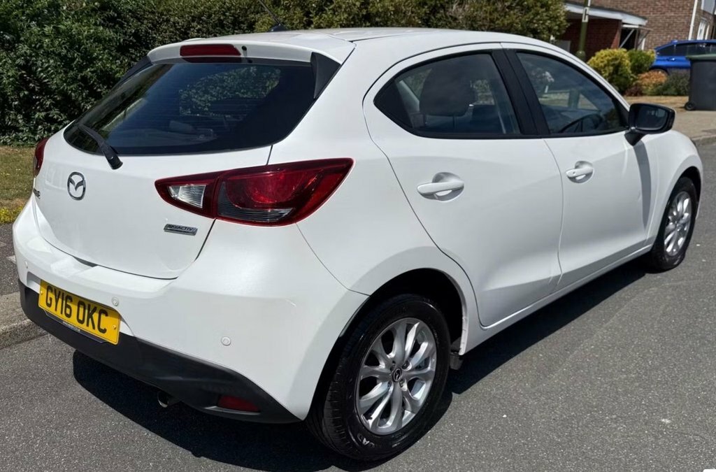 Mazda 2 1.5L Se-l White #4