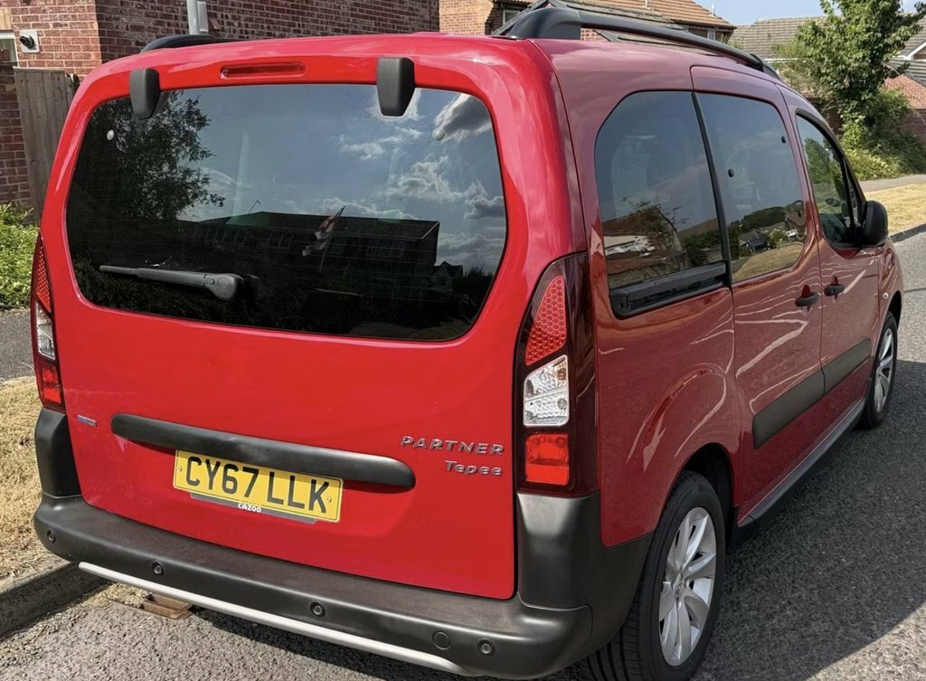 Peugeot Partner Tepee 1.2L Outdoor Red #3