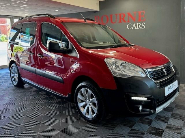 Peugeot Partner Tepee 1.2L Outdoor Red
