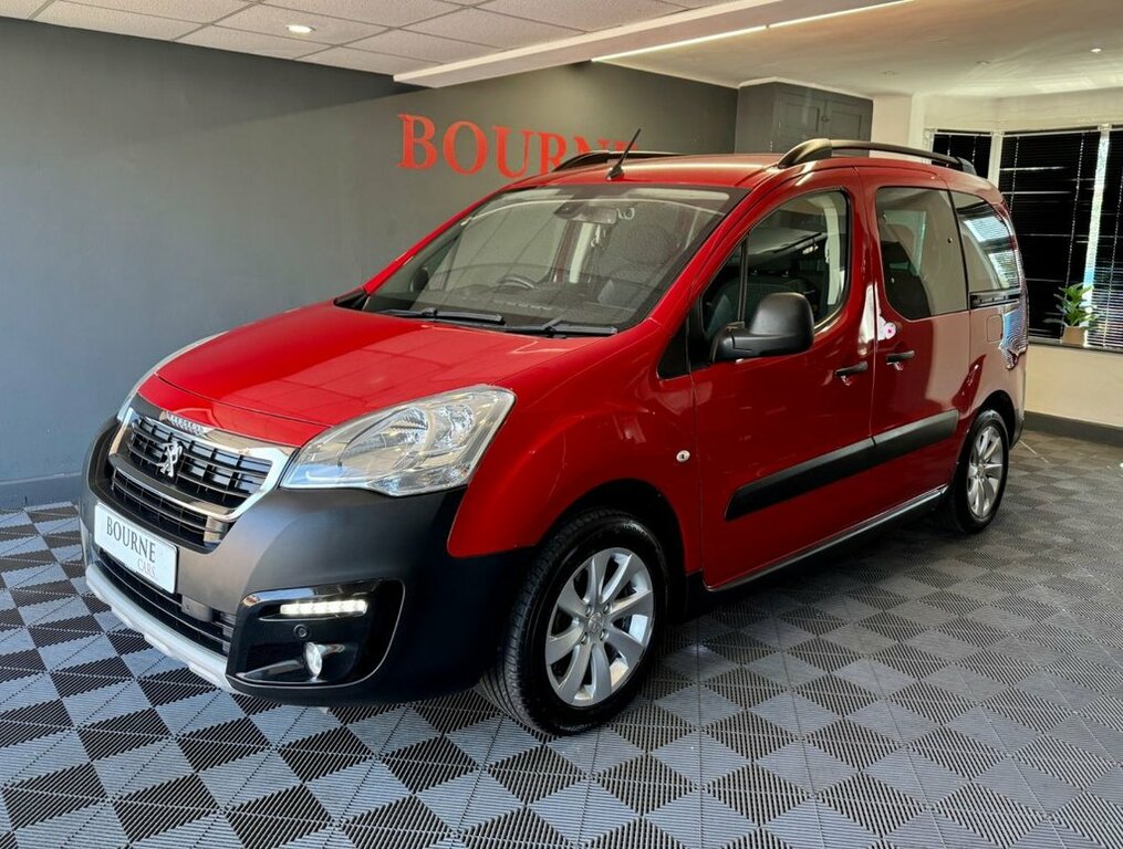 Peugeot Partner Tepee 1.2L Outdoor Red #2