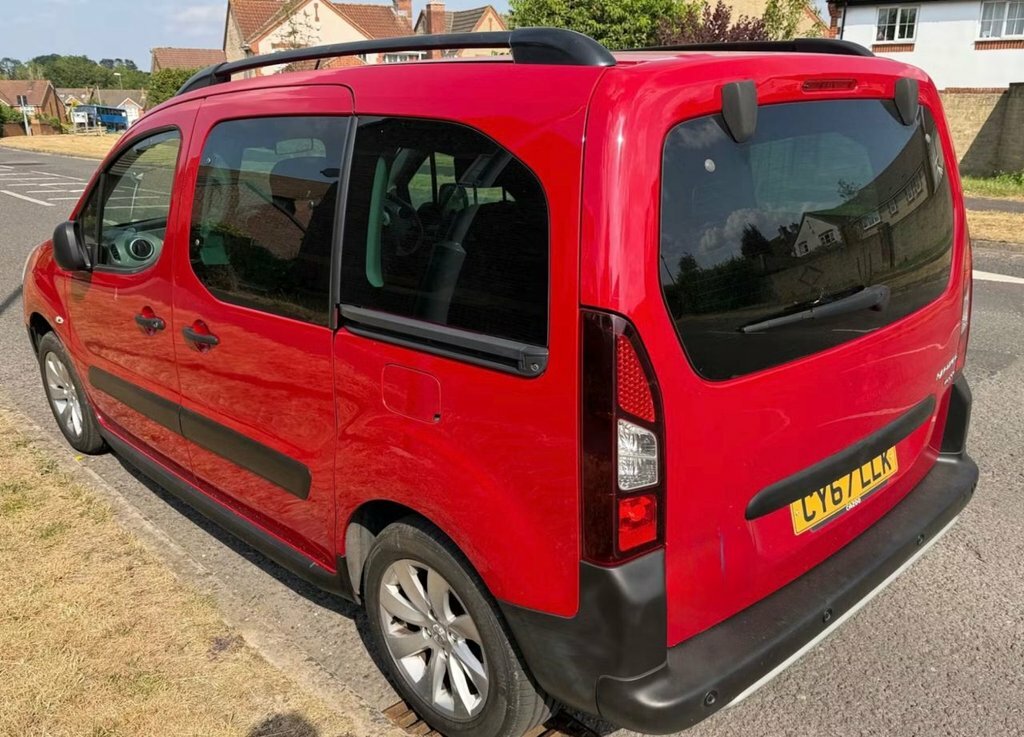 Peugeot Partner Tepee 1.2L Outdoor Red #4
