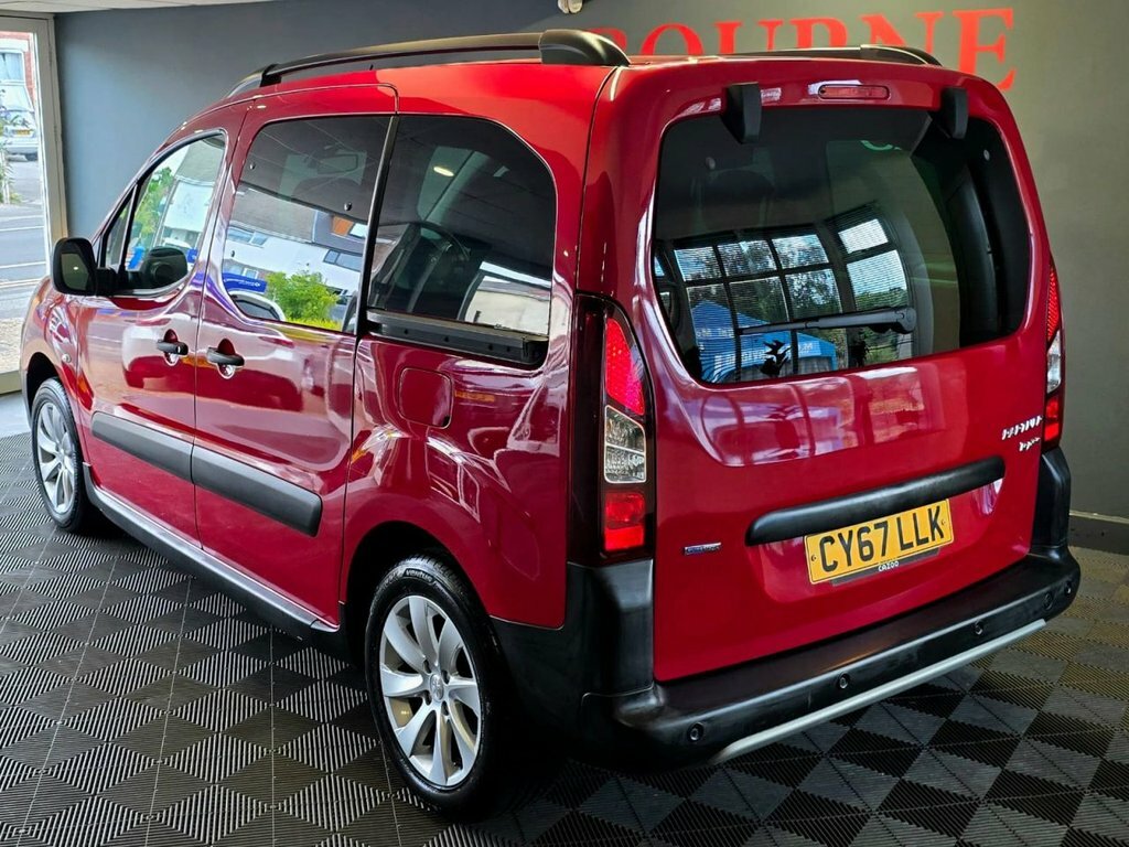 Peugeot Partner Tepee 1.2L Outdoor Red #3