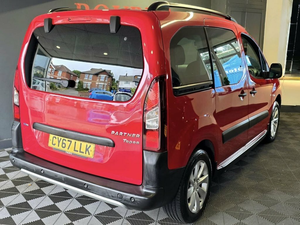 Peugeot Partner Tepee 1.2L Outdoor Red #5