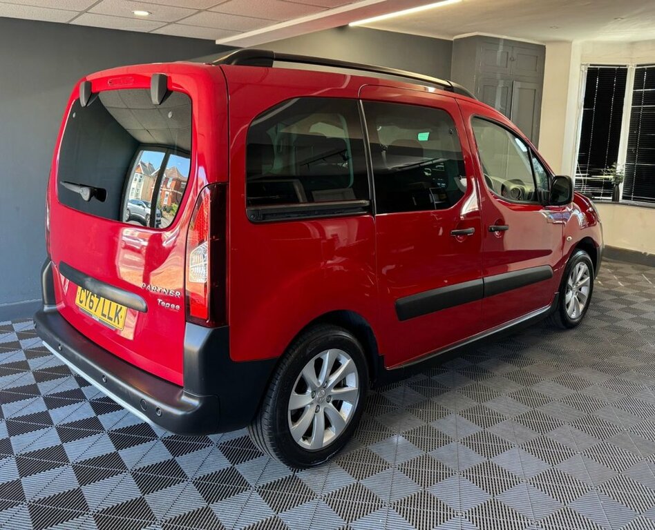 Peugeot Partner Tepee 1.2L Outdoor Red #3