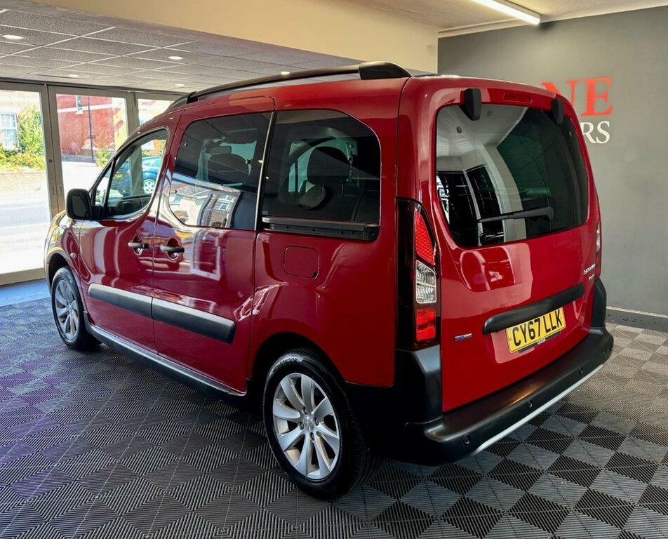 Peugeot Partner Tepee 1.2L Outdoor Red #4