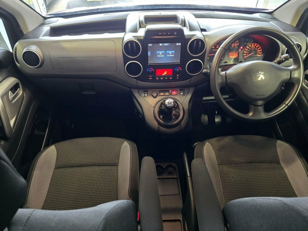 Peugeot Partner Tepee 1.2L Outdoor Red #6