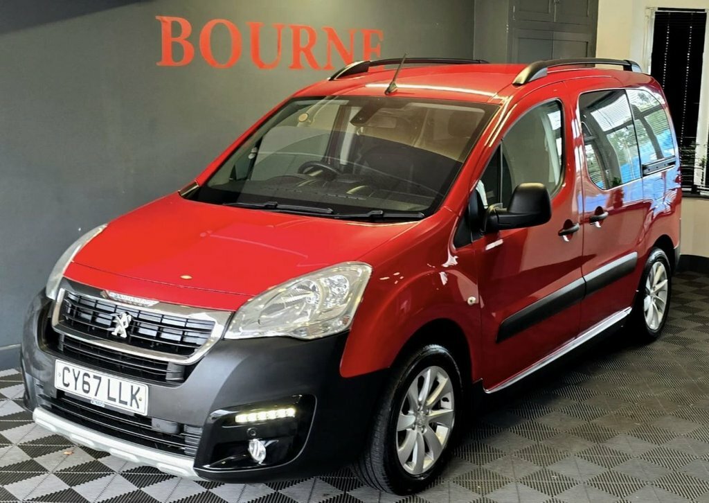 Peugeot Partner Tepee 1.2L Outdoor Red #2