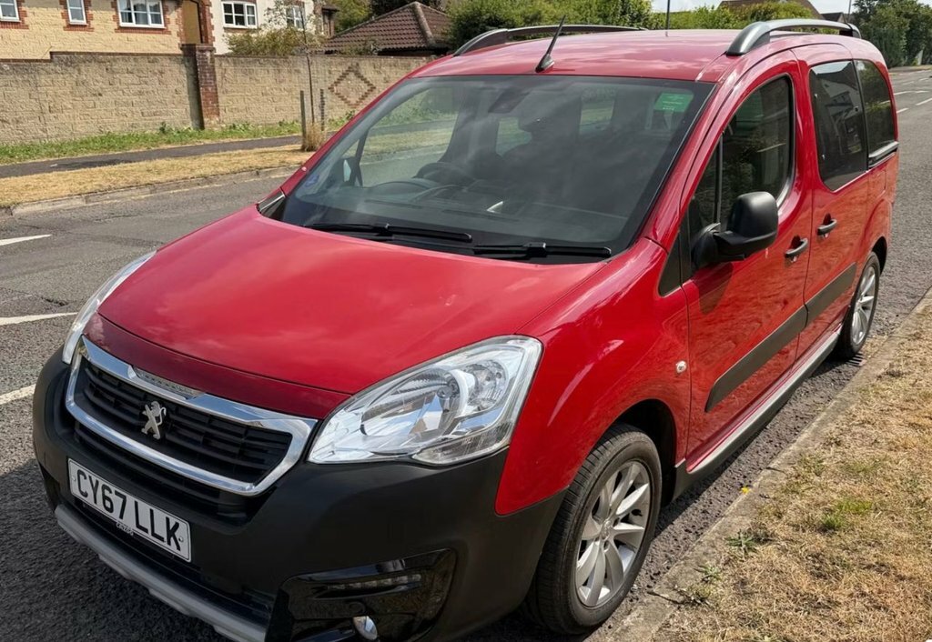 Peugeot Partner Tepee 1.2L Outdoor Red #2